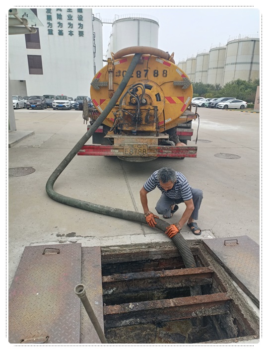 让胡路隔油池清掏