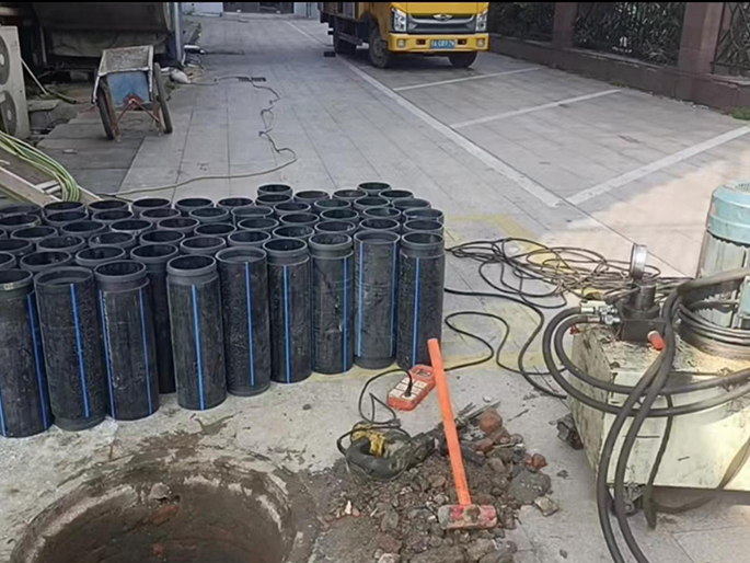 让胡路PE置换管厂家 DN315置换管 非开挖管短管置换